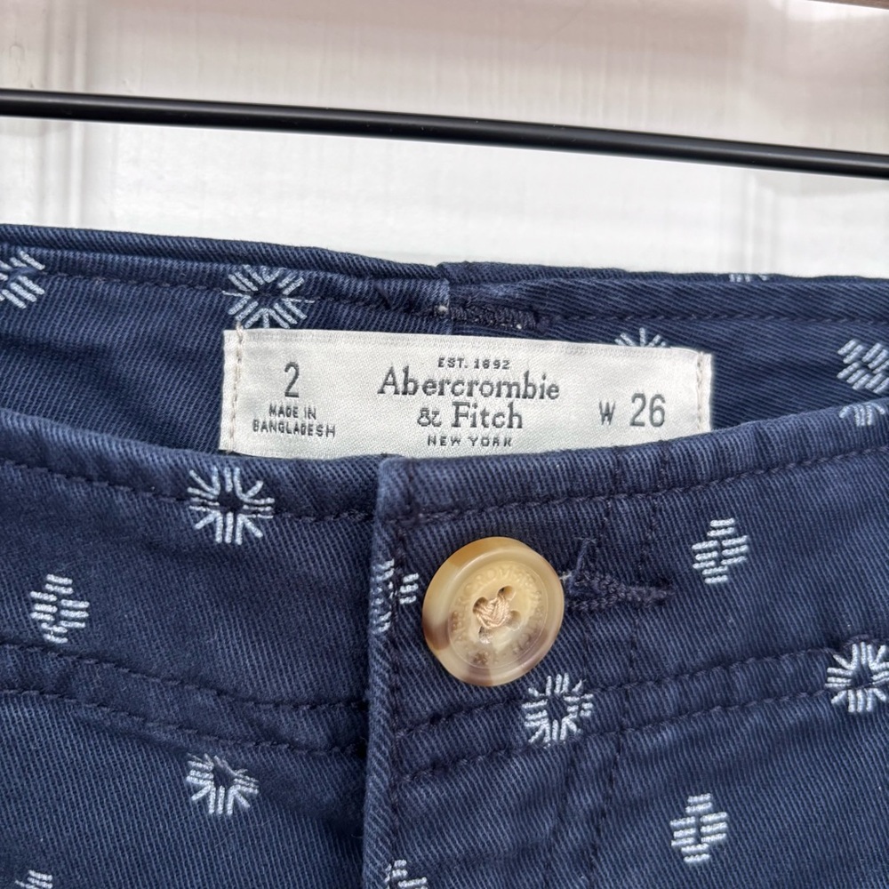 Navy Print Shorts | Abercrombie & Fitch Size 2 - Picture 5 of 10